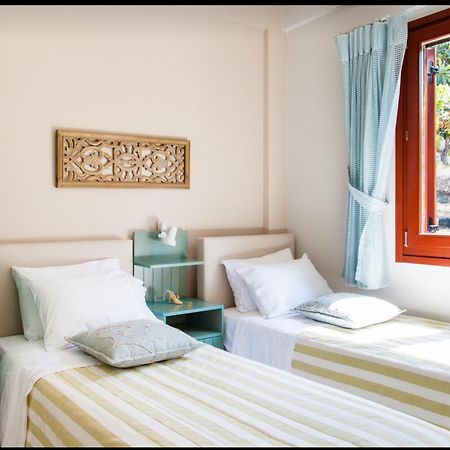 Lily'S Cottage Platanes  Bagian luar foto