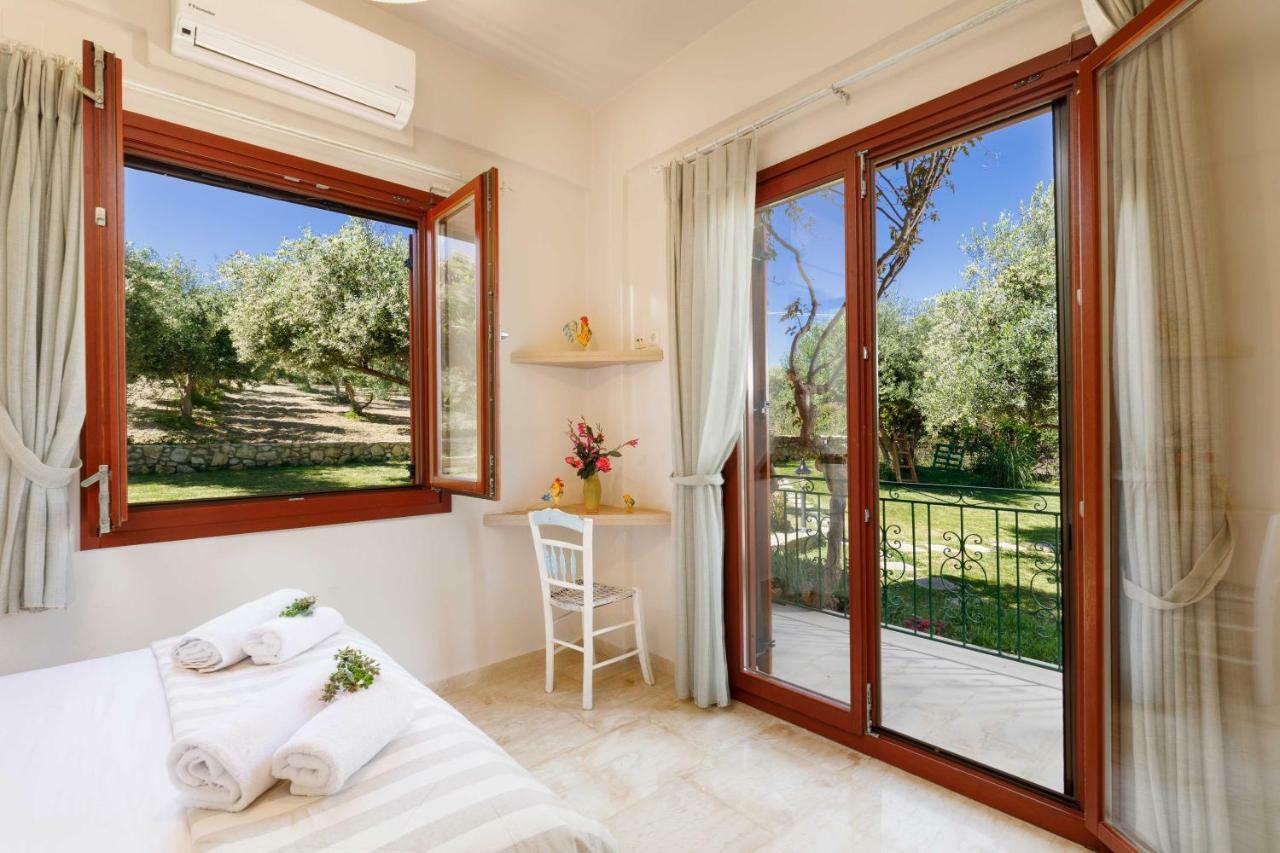 Lily'S Cottage Platanes  Bagian luar foto