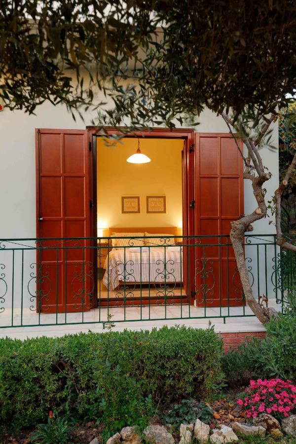 Lily'S Cottage Platanes  Bagian luar foto