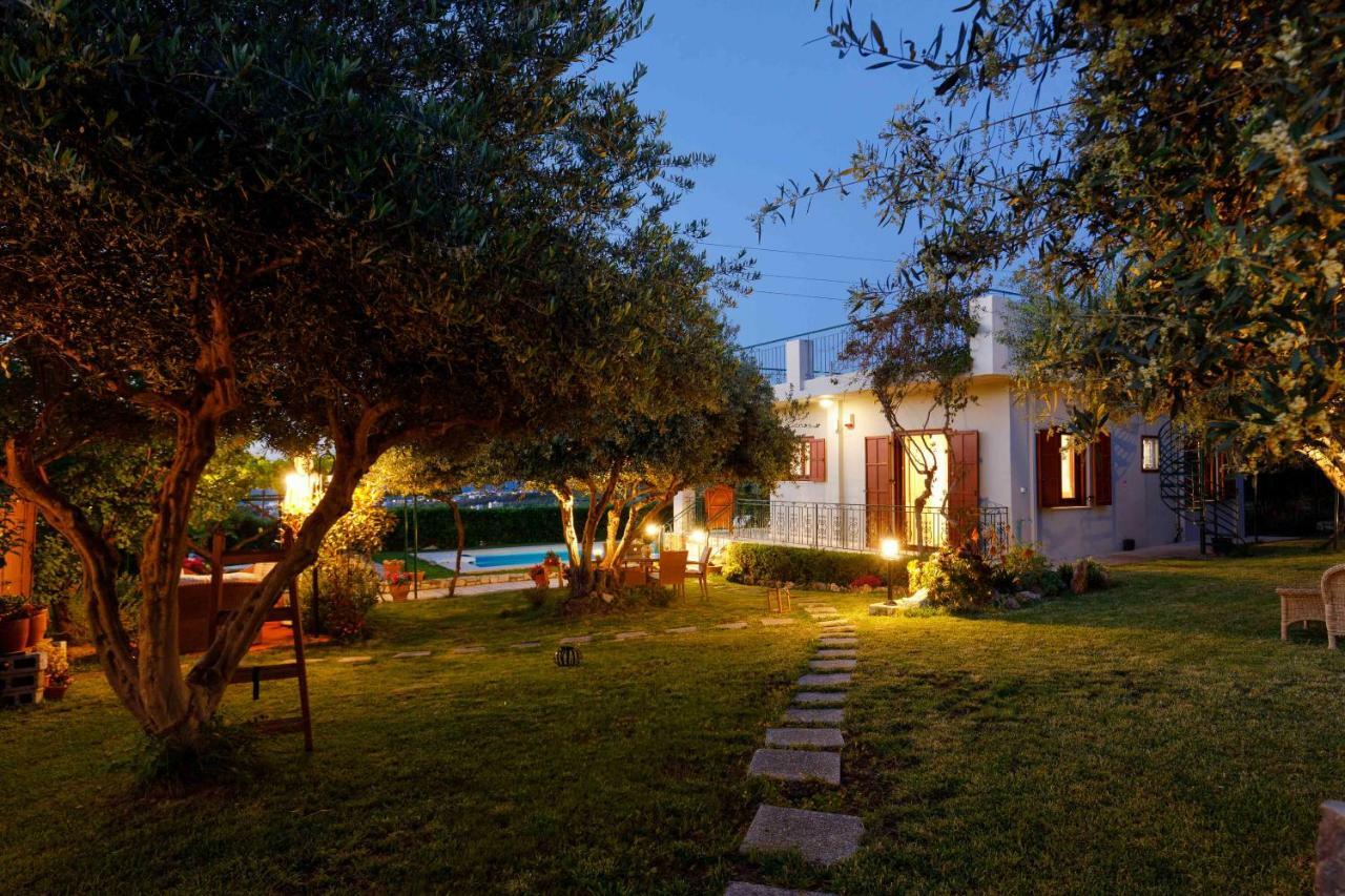 Lily'S Cottage Platanes  Bagian luar foto