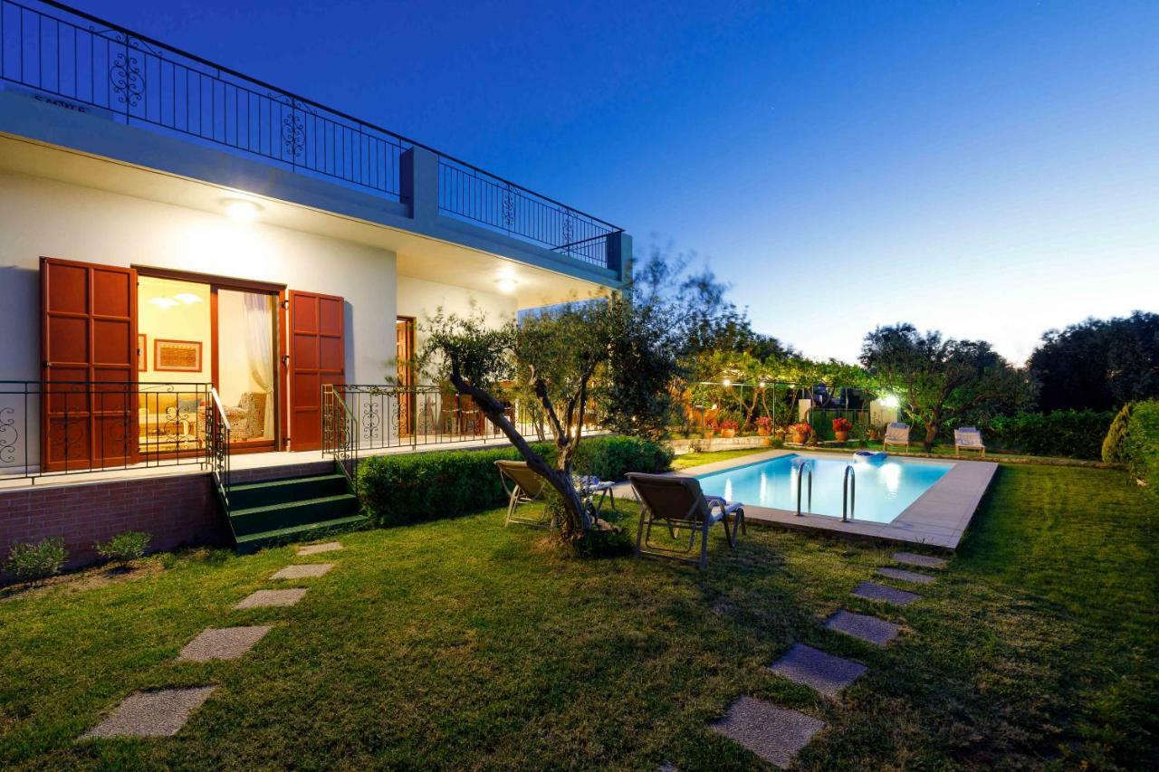 Lily'S Cottage Platanes  Bagian luar foto