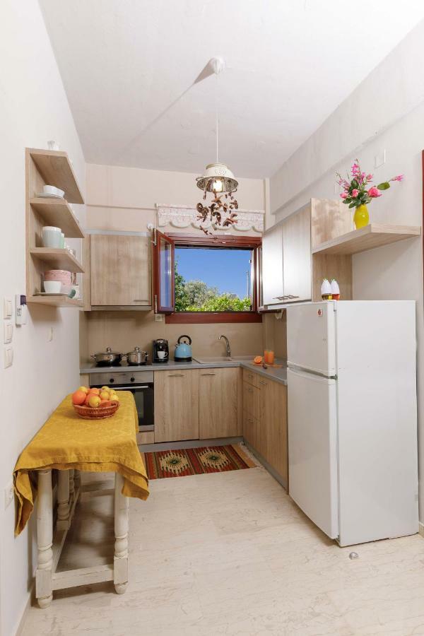 Lily'S Cottage Platanes  Bagian luar foto
