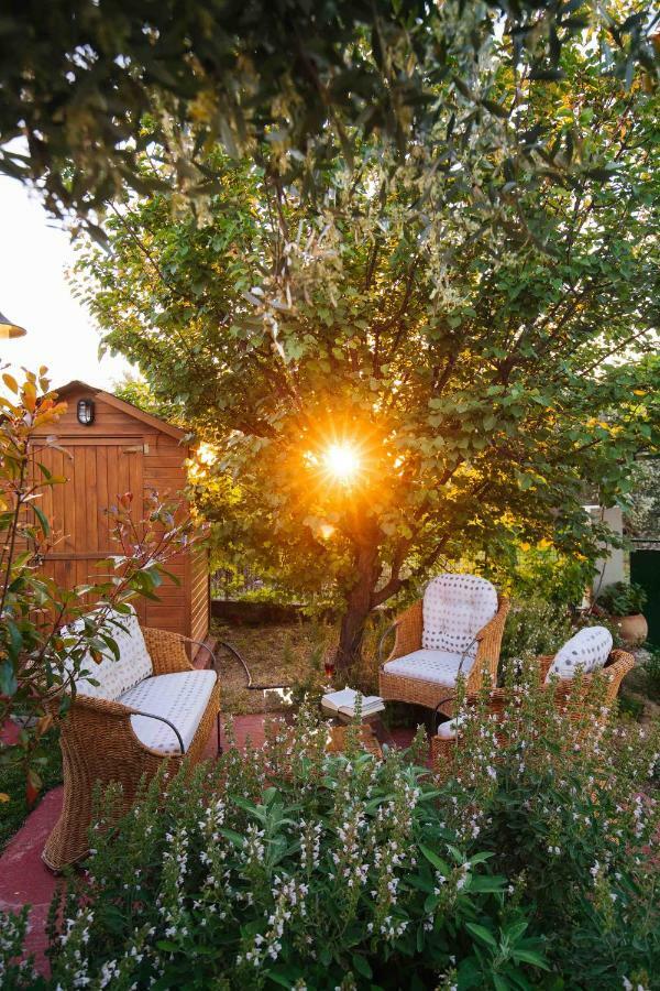 Lily'S Cottage Platanes  Bagian luar foto